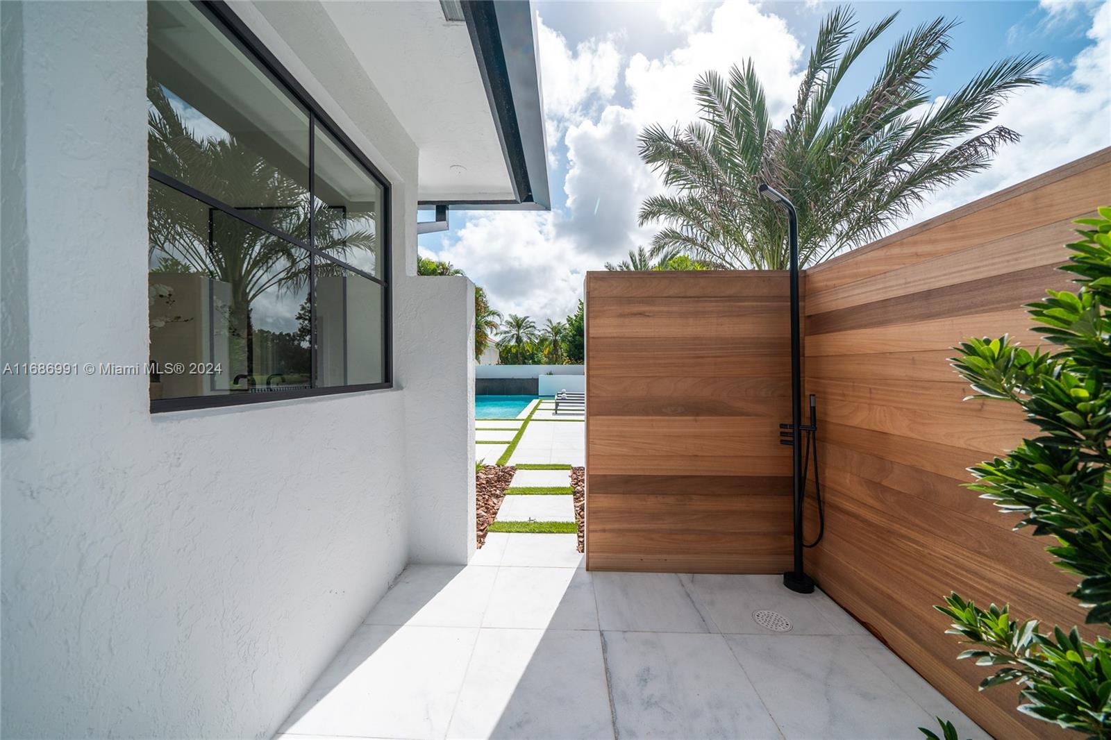 BREAKERS WEST 5 - Residential