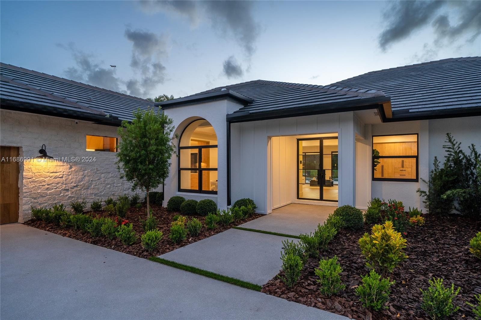 BREAKERS WEST 5 - Residential