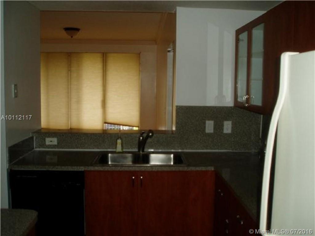 THE COURTS AT DORAL ISLES - Residential Lease