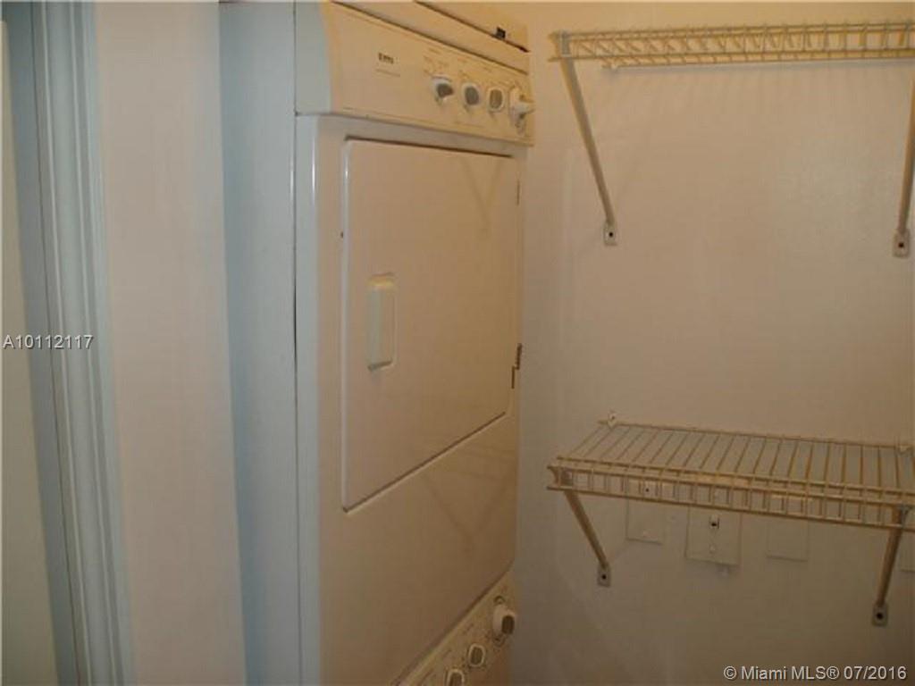 THE COURTS AT DORAL ISLES - Residential Lease