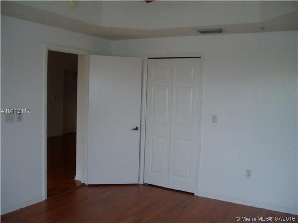 THE COURTS AT DORAL ISLES - Residential Lease