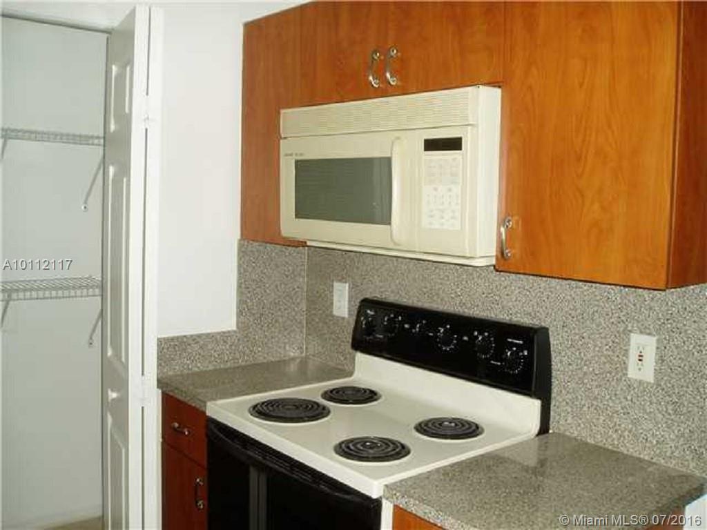 THE COURTS AT DORAL ISLES - Residential Lease