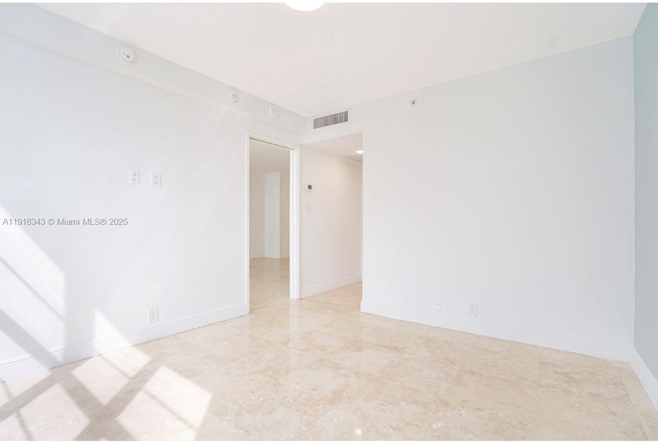 5101 Collins Ave 14K