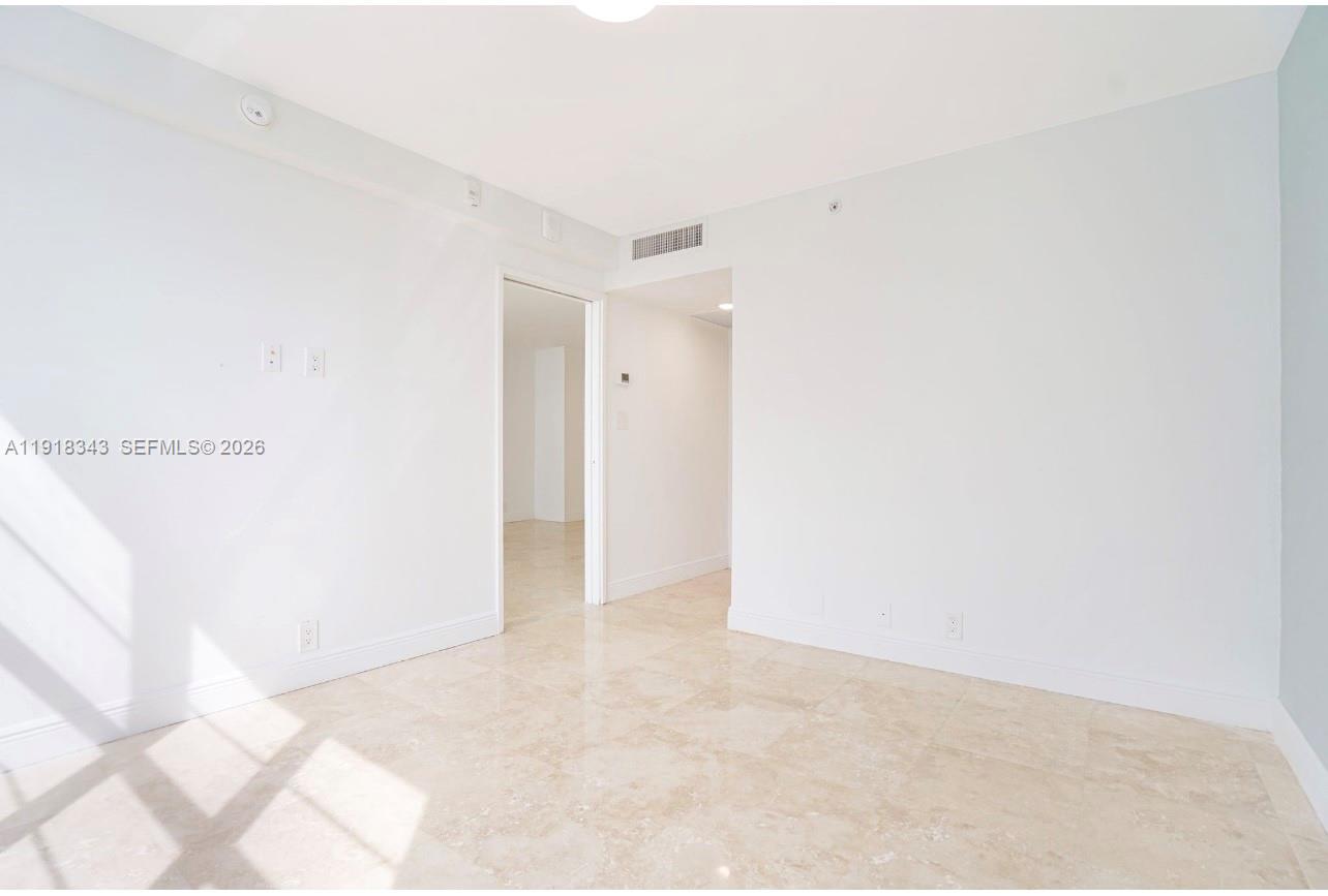 5101 Collins Ave 14K
