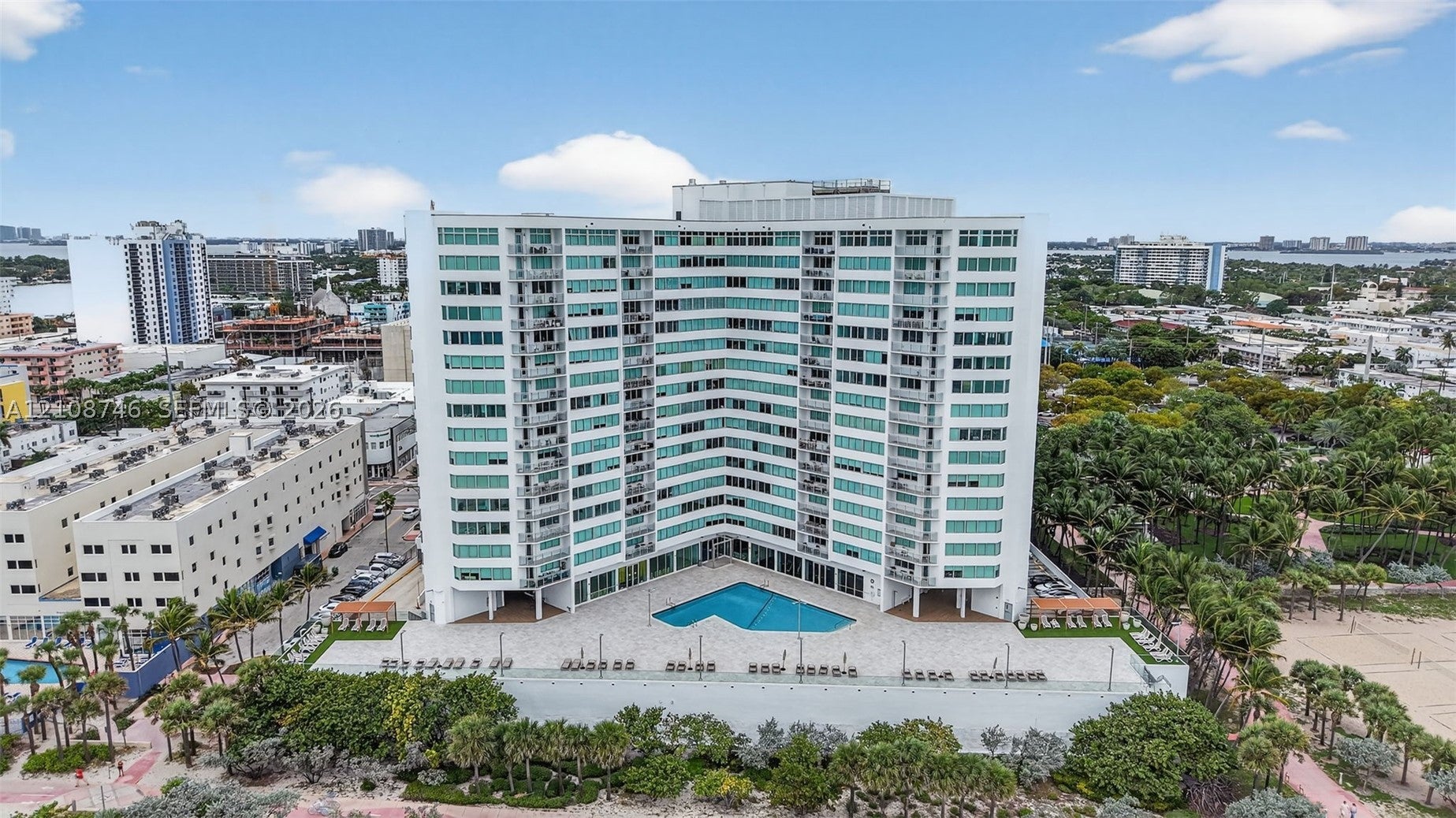 7135 Collins Ave 1015