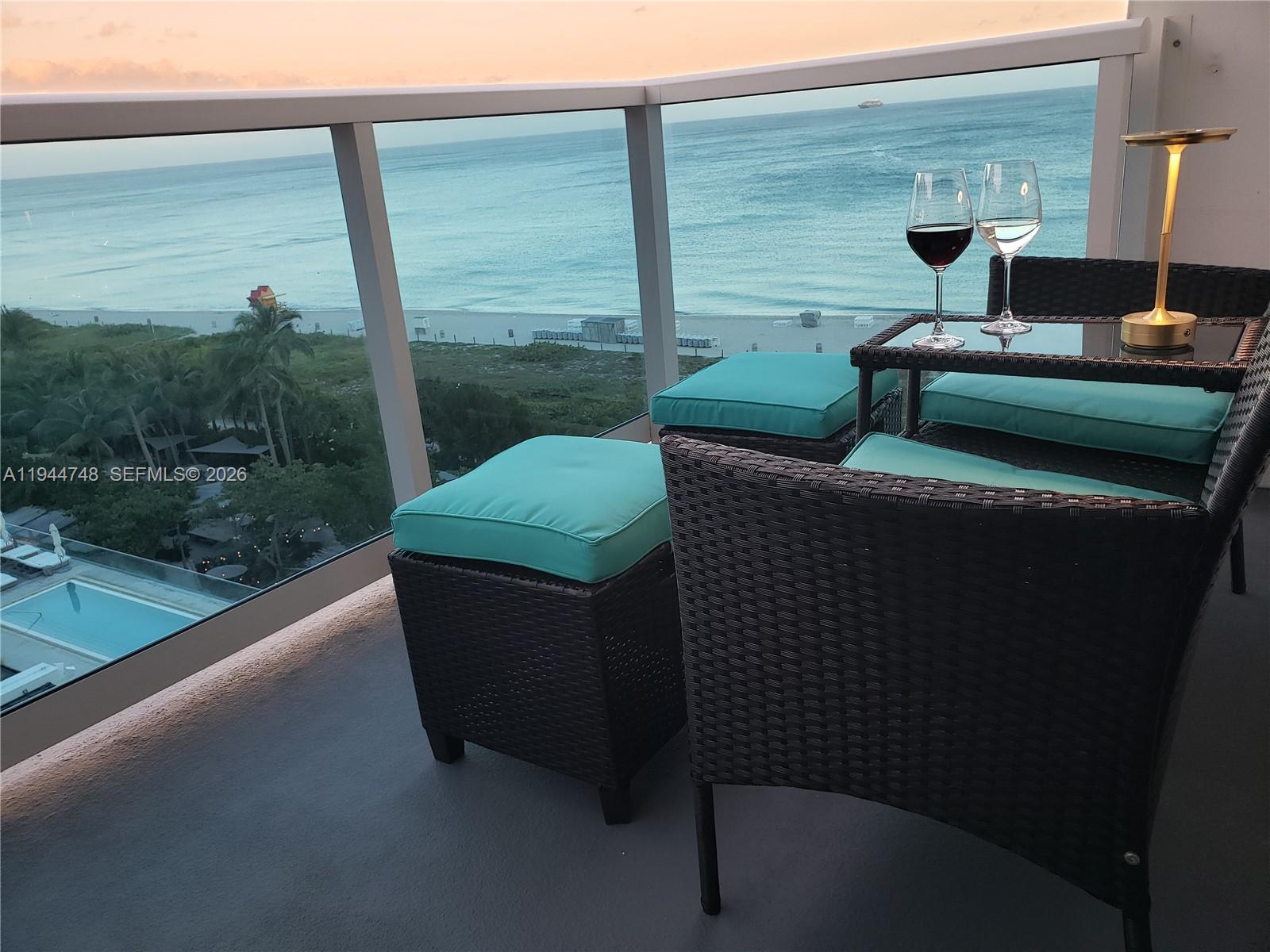 2301 Collins Ave 810