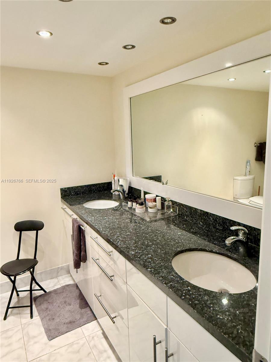 LA MER ESTATES EAST CONDO - Residential Lease