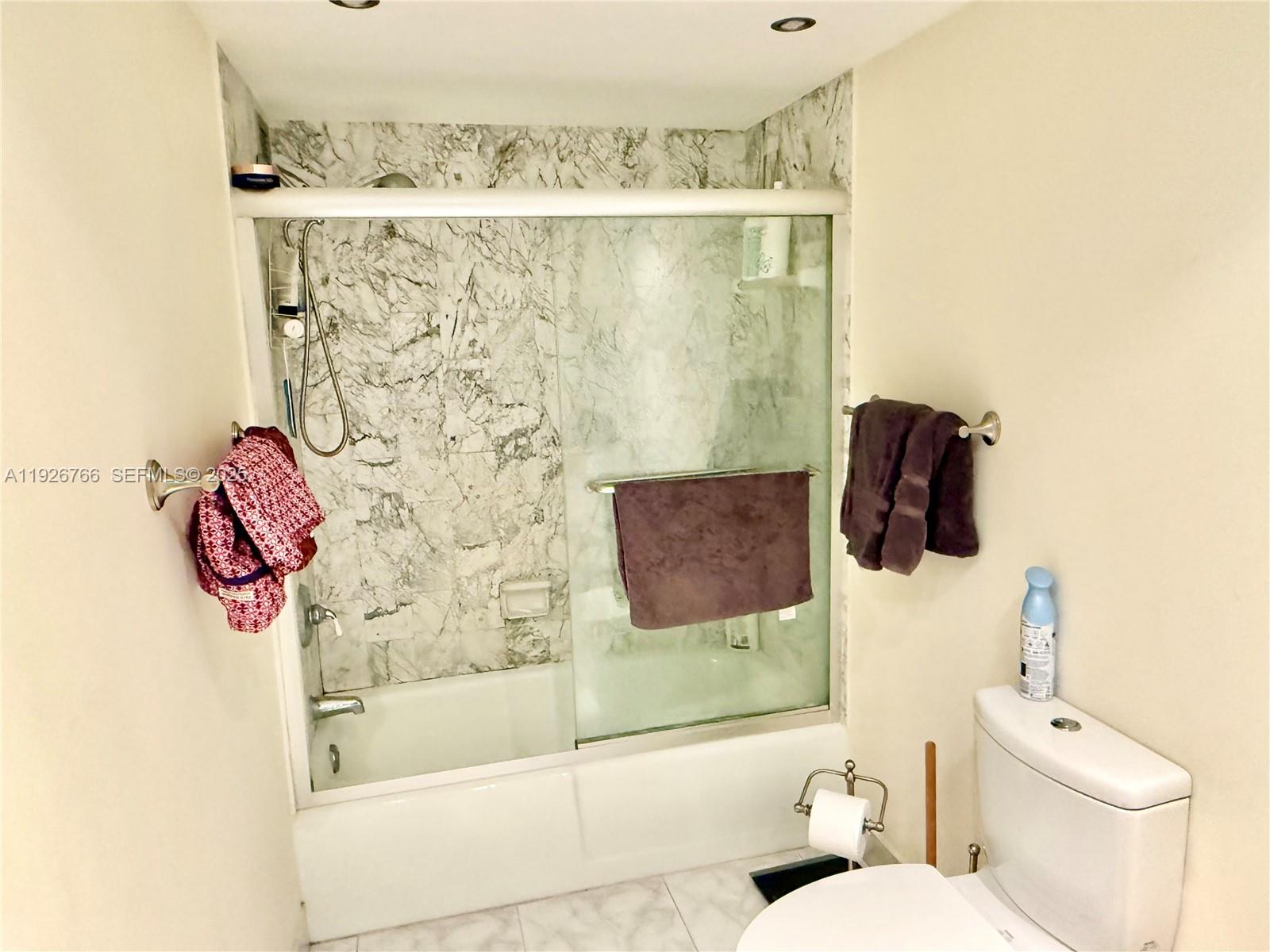 LA MER ESTATES EAST CONDO - Residential Lease