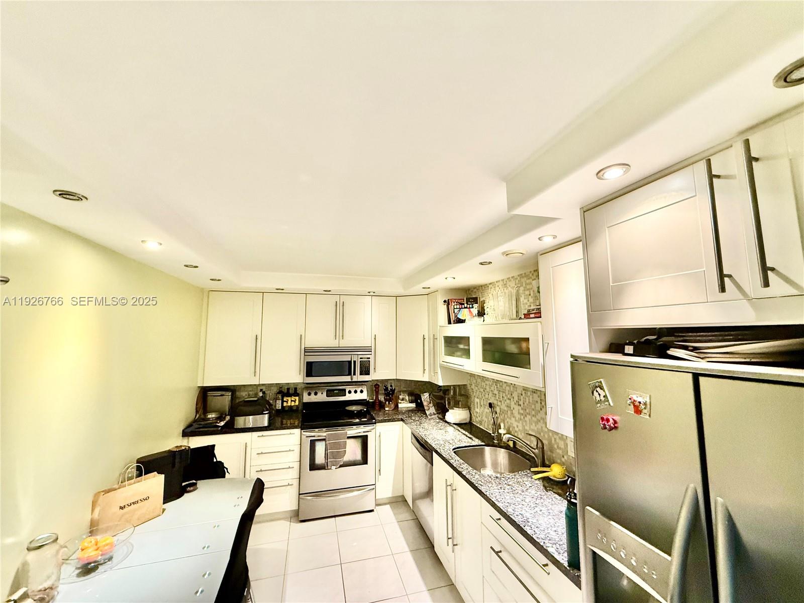 LA MER ESTATES EAST CONDO - Residential Lease