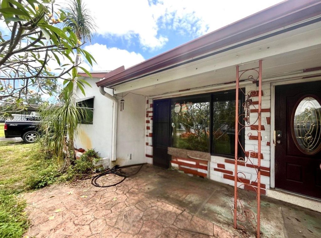 Photo of 6720 Cody St, Hollywood, FL 33024 (MLS # A12008505)