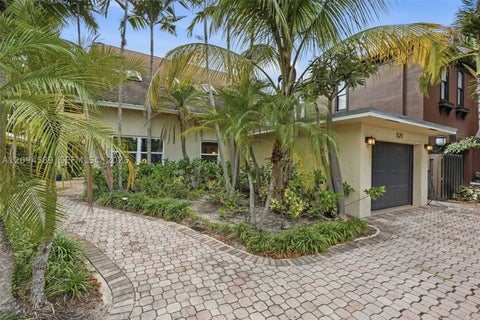 Photo of 521 N Victoria Park Rd, Fort Lauderdale, FL 33301 (MLS # A12094589)