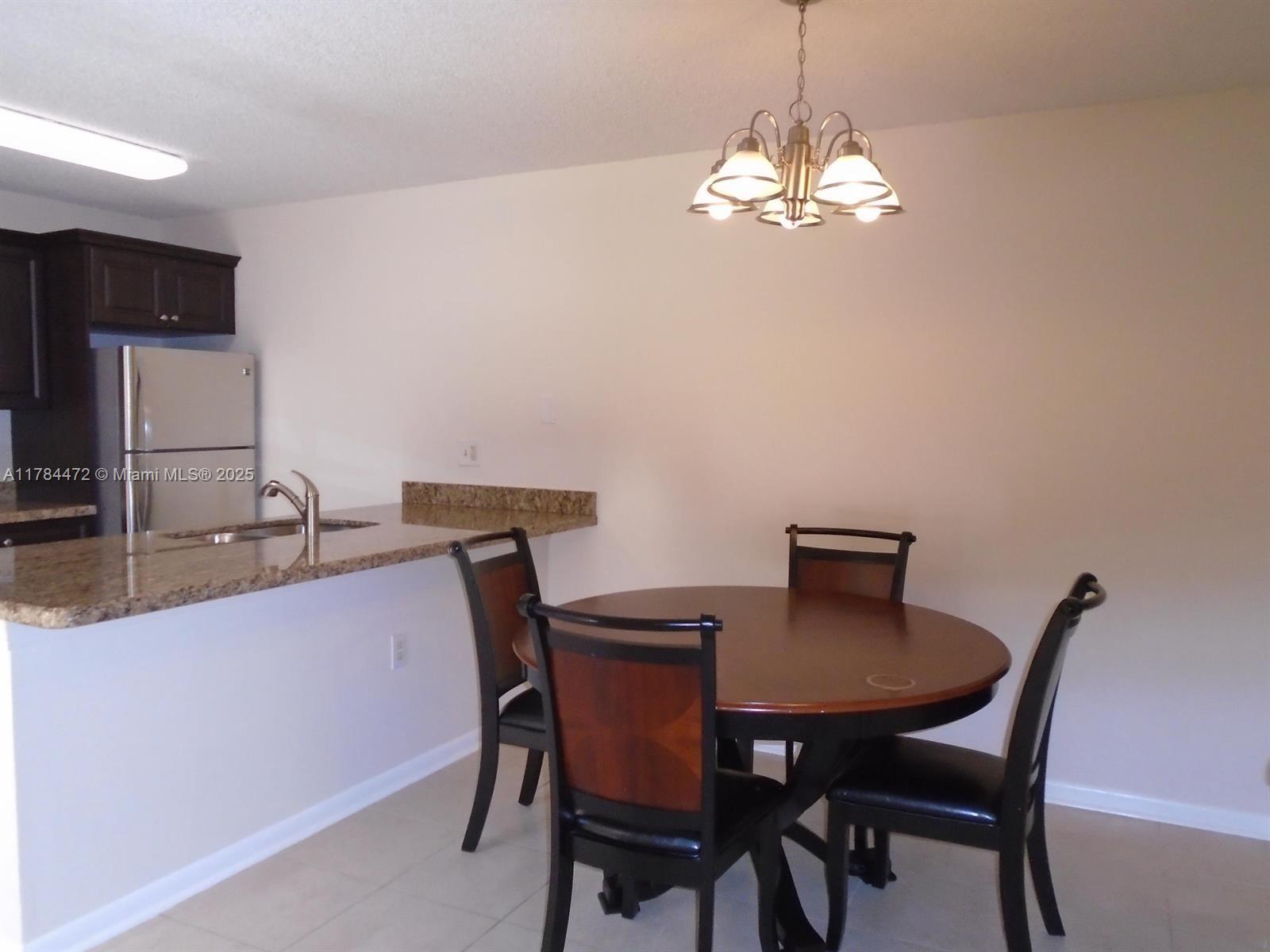 WATERSIDE LUXURY TOWNHOME - Residential