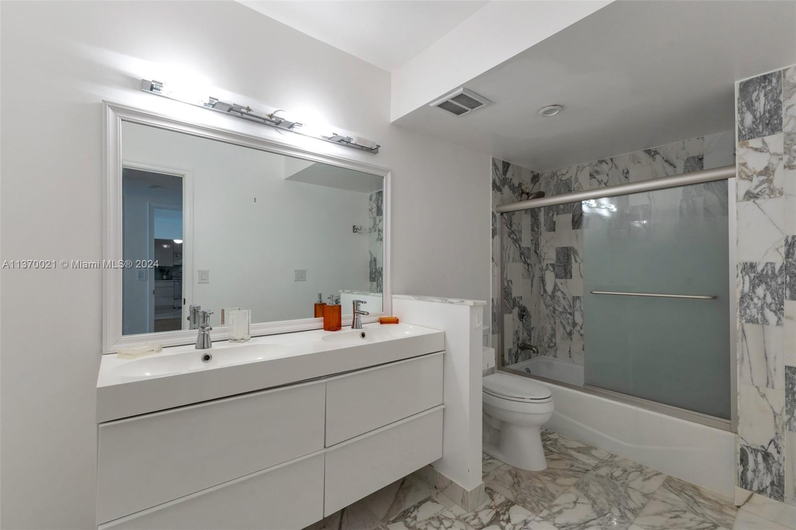 Photo 11 of 19 of 9801 Collins Ave 10T condo