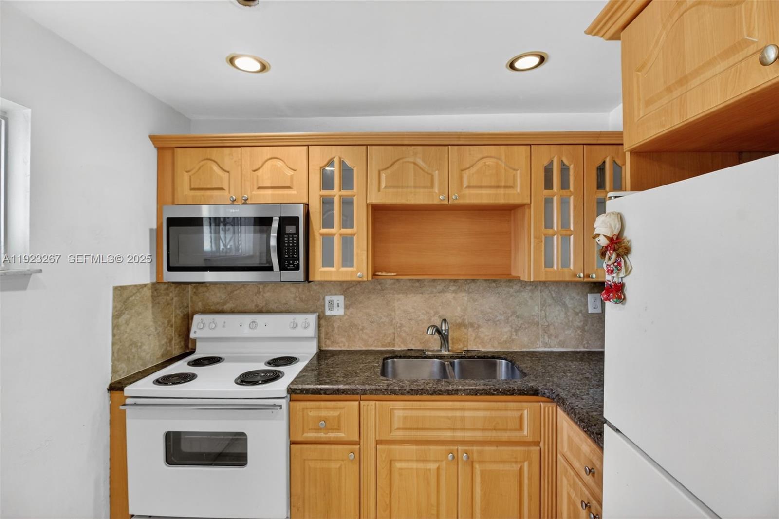 CARIBBEAN GARDENS CONDO - Residential Lease