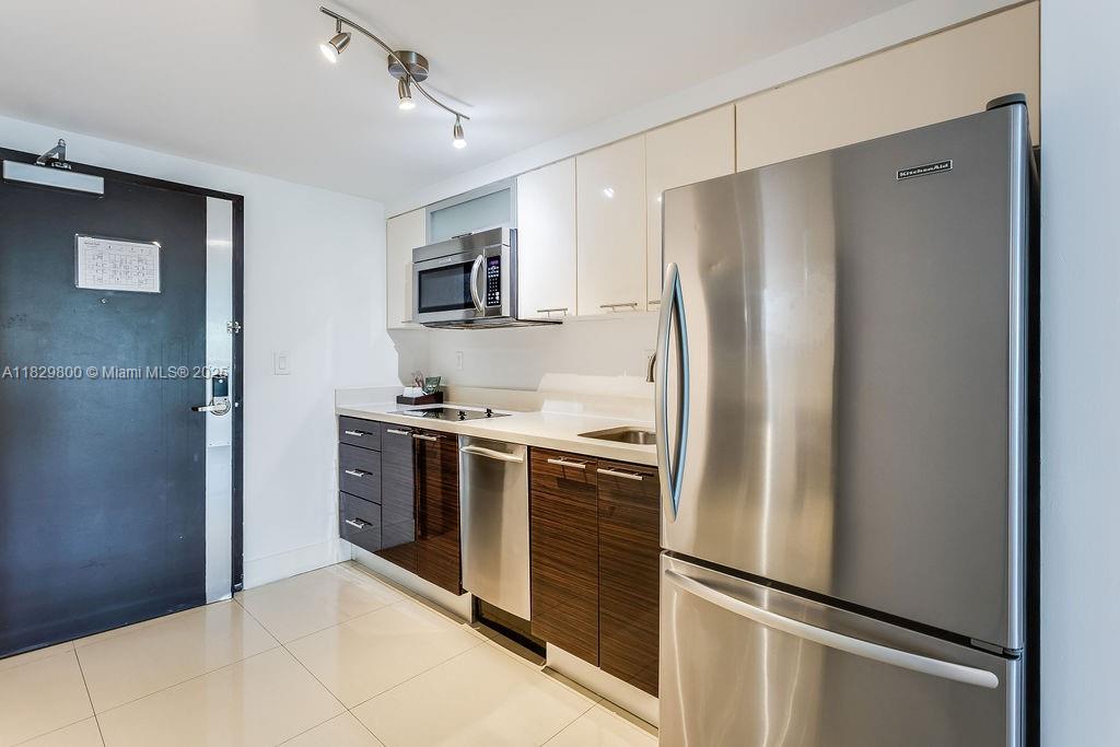 BAL HARBOUR RESUB - Residential Lease