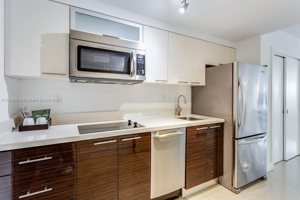 BAL HARBOUR RESUB - Residential Lease