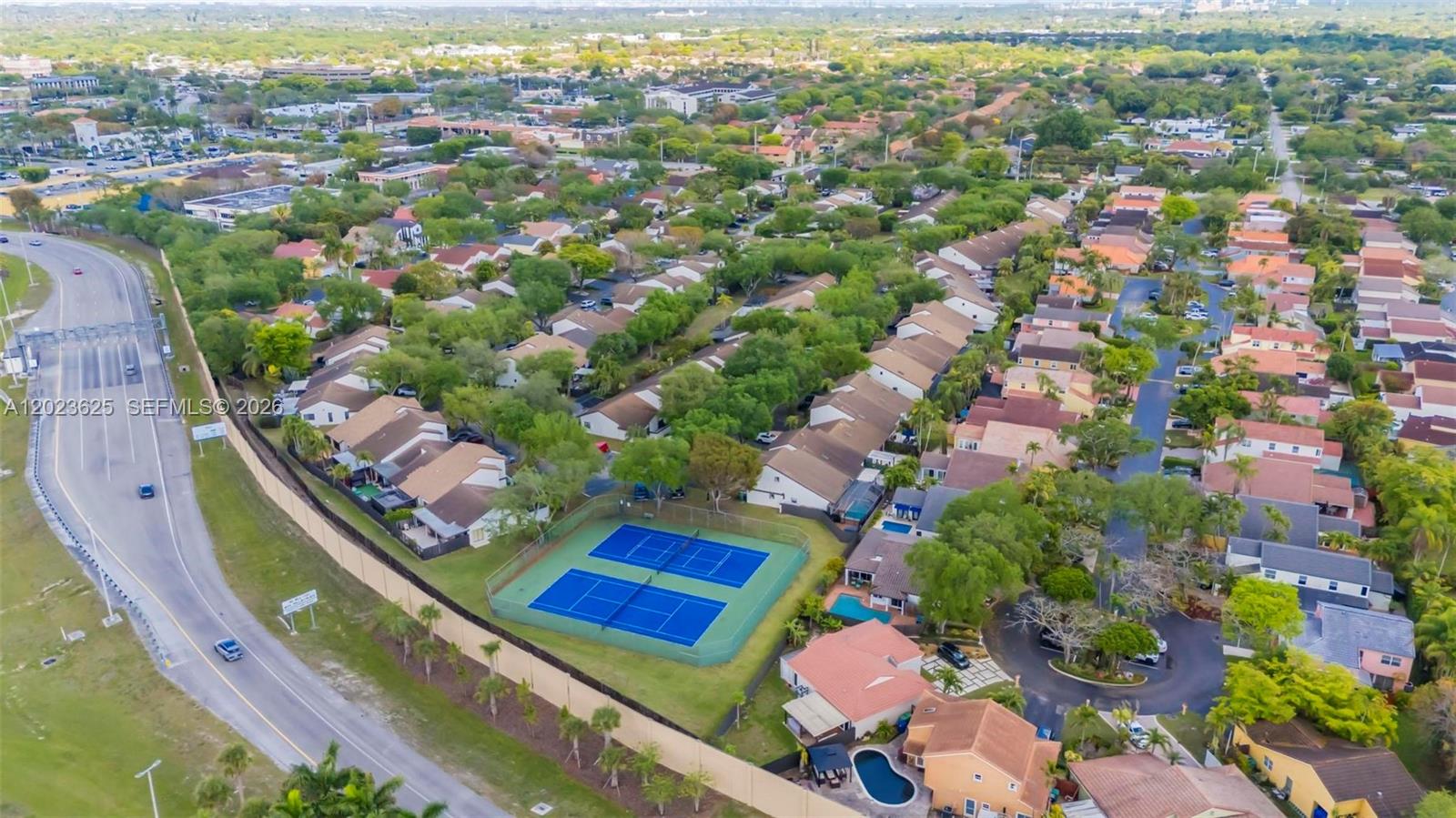 SHADYWOOD VILLAS - Residential