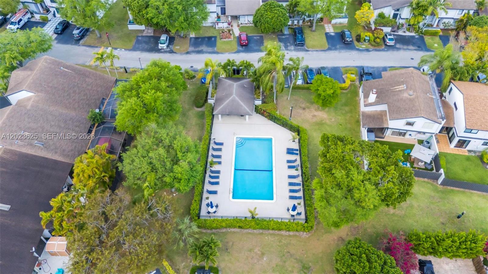 SHADYWOOD VILLAS - Residential