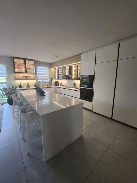 Photo of 7875 NW 116th Ave, Doral, FL 33178 (MLS # A11869362) Photo of 7875 NW 116th Ave, Doral, FL 33178 (MLS # A11869362)