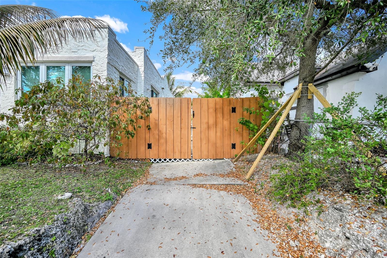 SHADOWLAWN EXTENSION SUB - Residential Lease