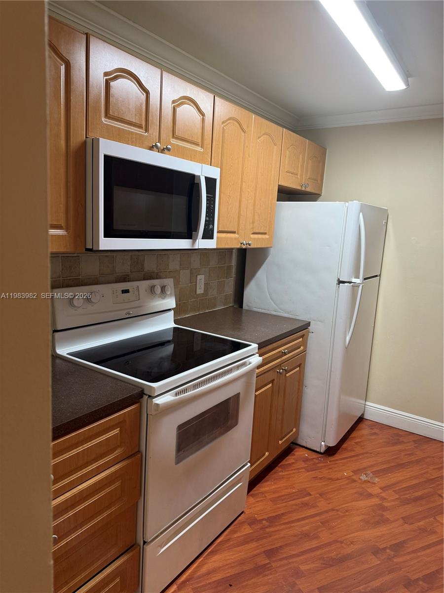 LAS BRISAS@ COUNTRY CLUB - Residential