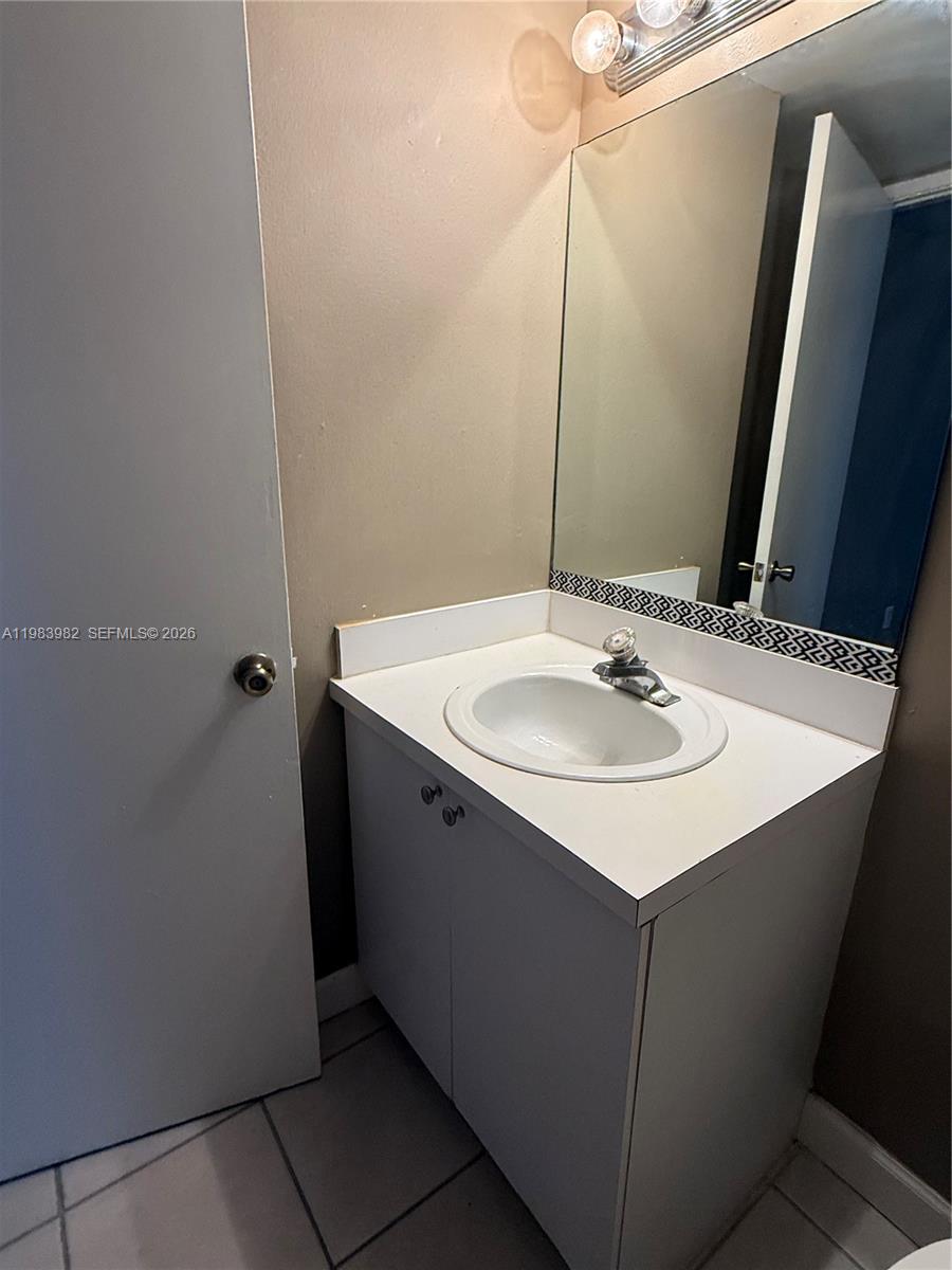 LAS BRISAS@ COUNTRY CLUB - Residential