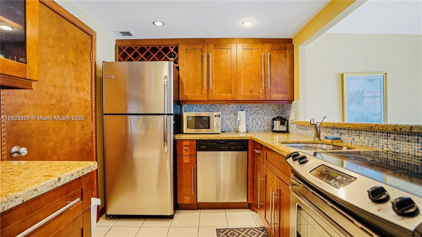 401 Ocean Dr 722, Miami Beach, FL, 33139/$588,000 3 401 Ocean Dr 722