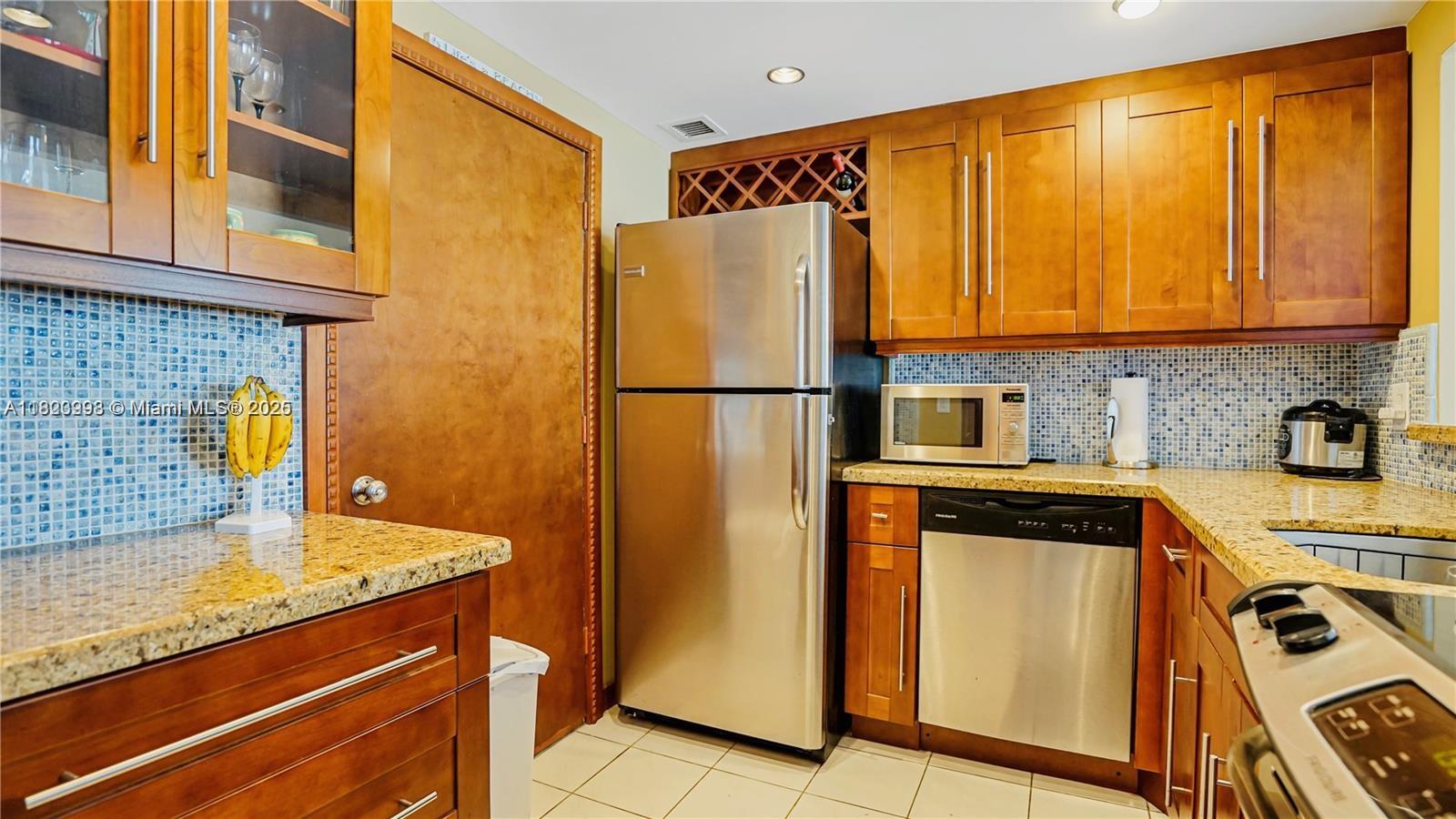 401 Ocean Dr 722, Miami Beach, FL, 33139/$588,000 4 401 Ocean Dr 722