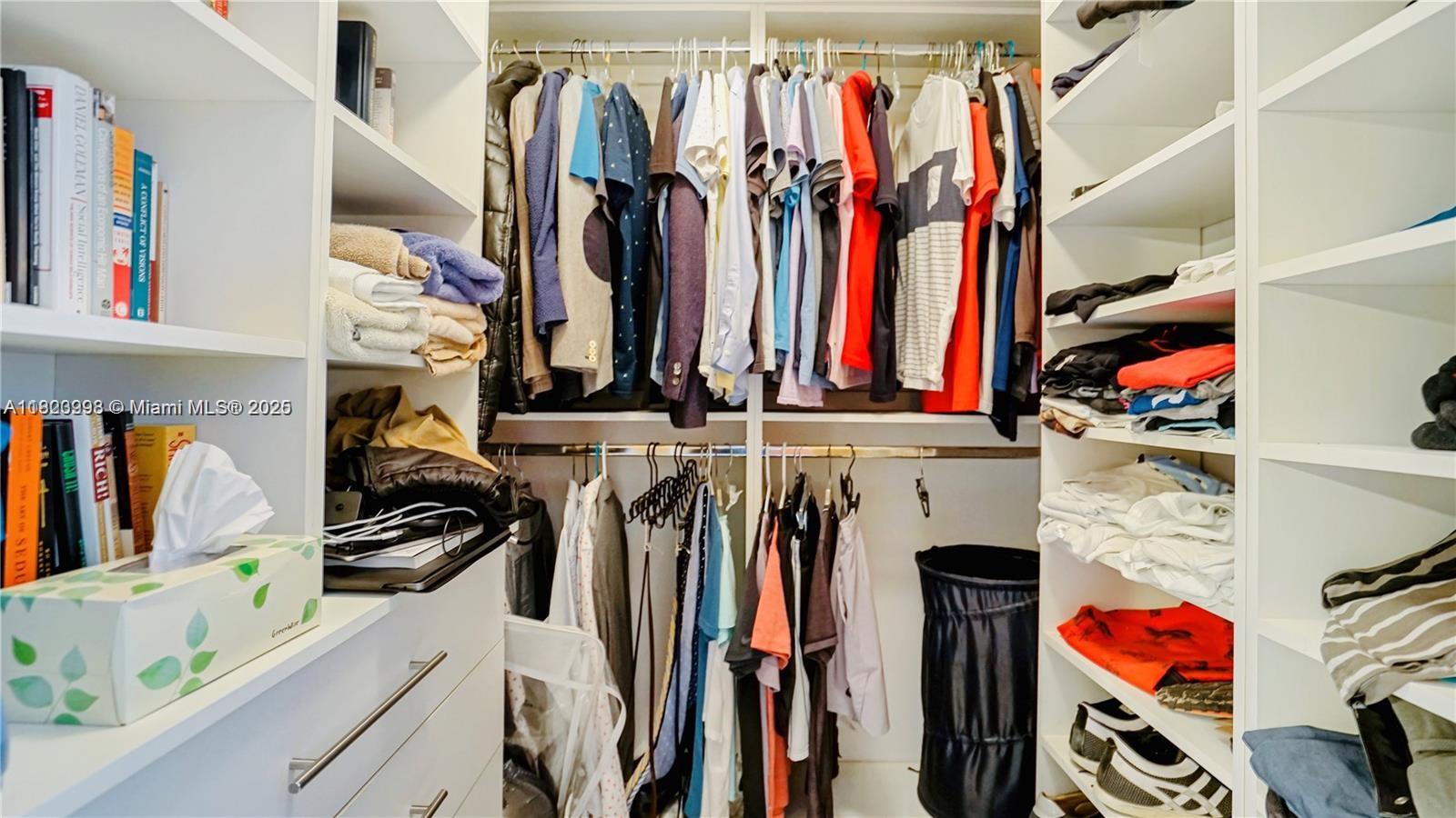 THE PRESIDENTIAL CONDO - Residential