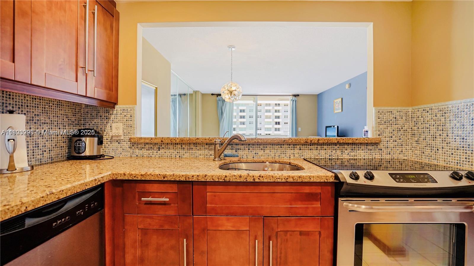 401 Ocean Dr 722, Miami Beach, FL, 33139/$588,000 2 401 Ocean Dr 722