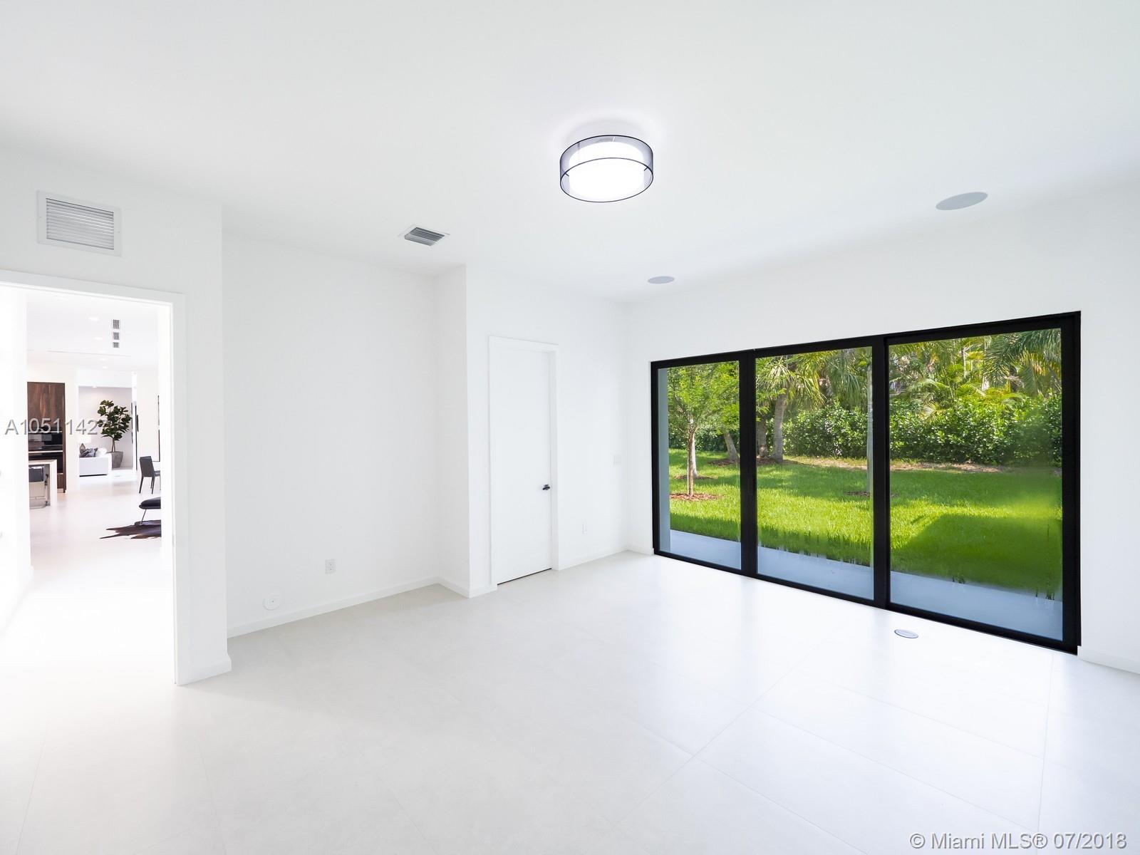 COLLINS HEIGHTS - Residential