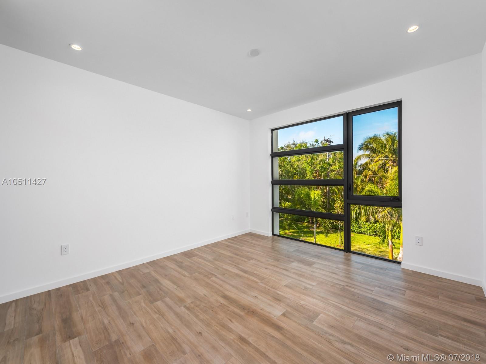 COLLINS HEIGHTS - Residential