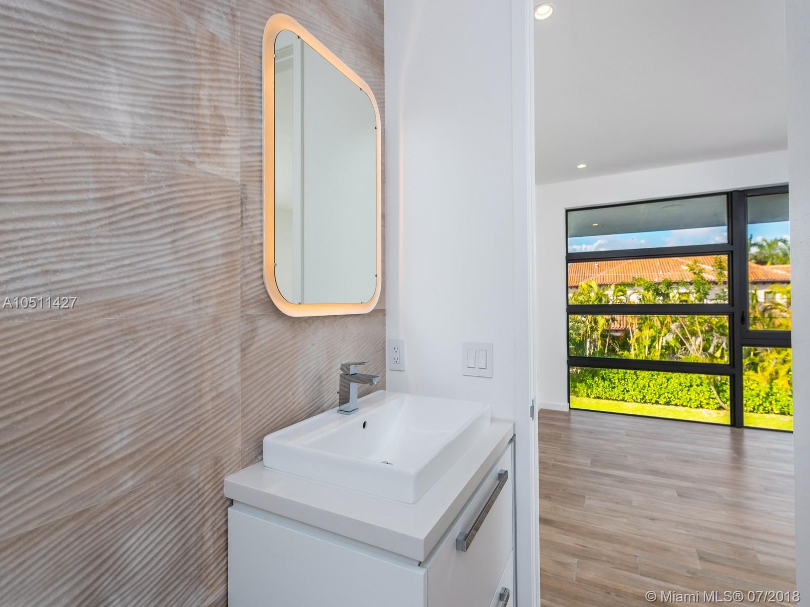 COLLINS HEIGHTS - Residential