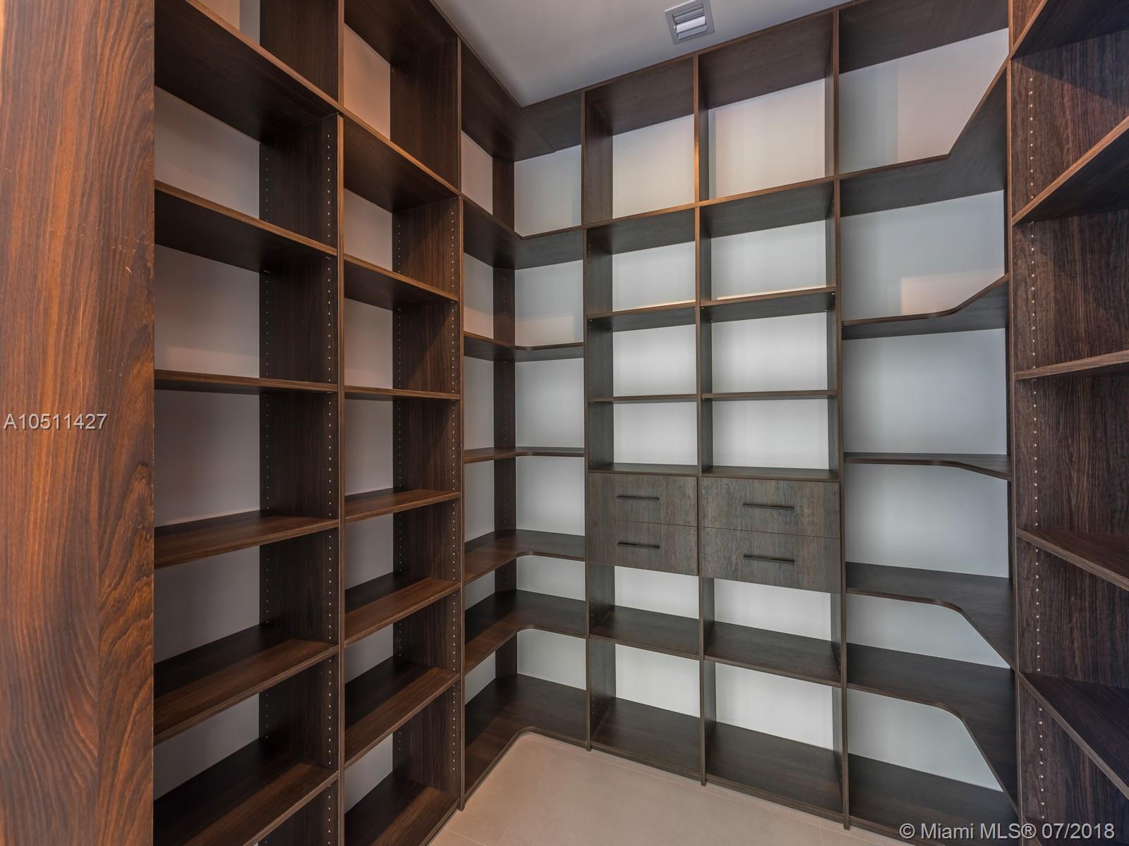 COLLINS HEIGHTS - Residential