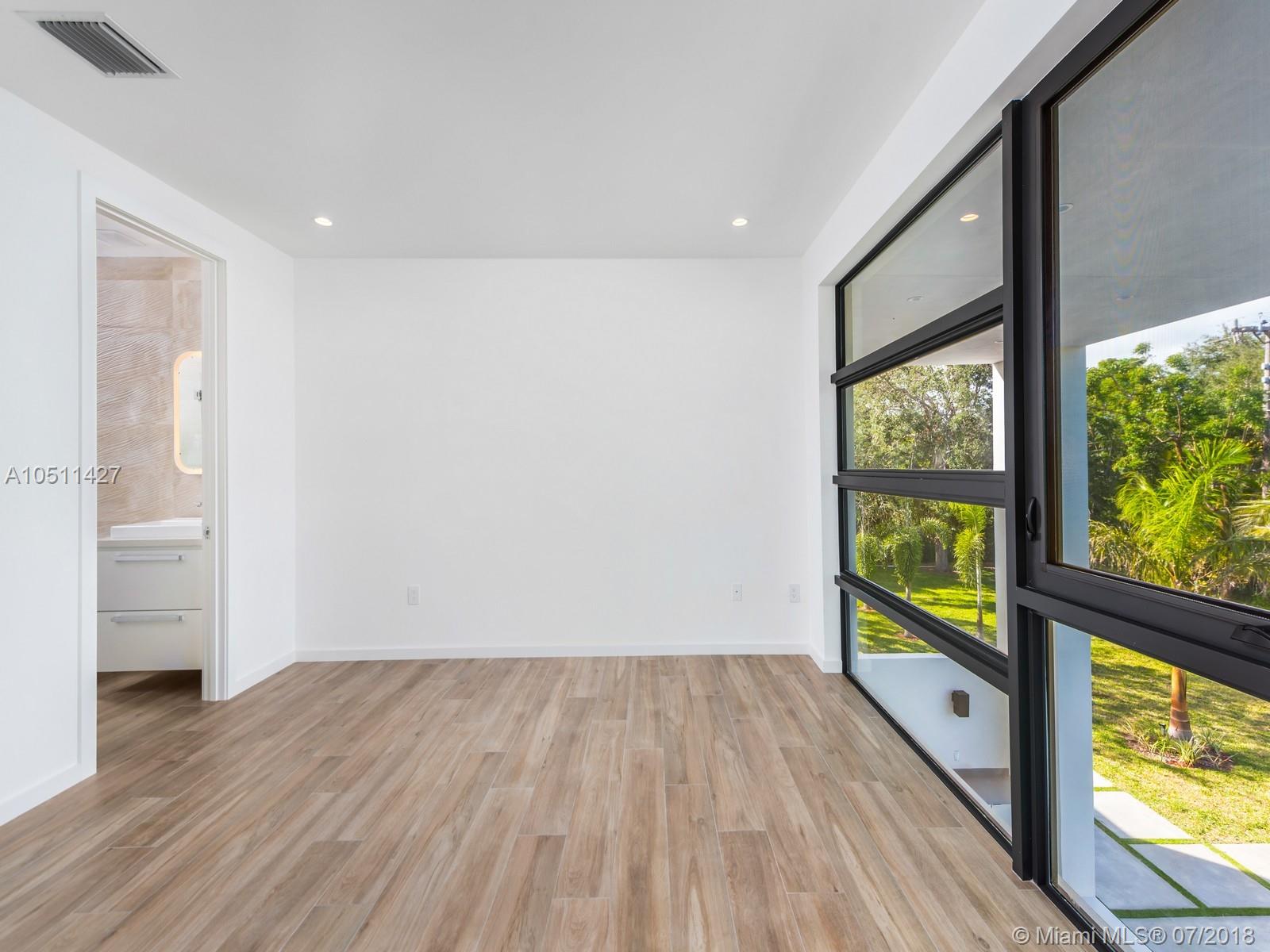 COLLINS HEIGHTS - Residential