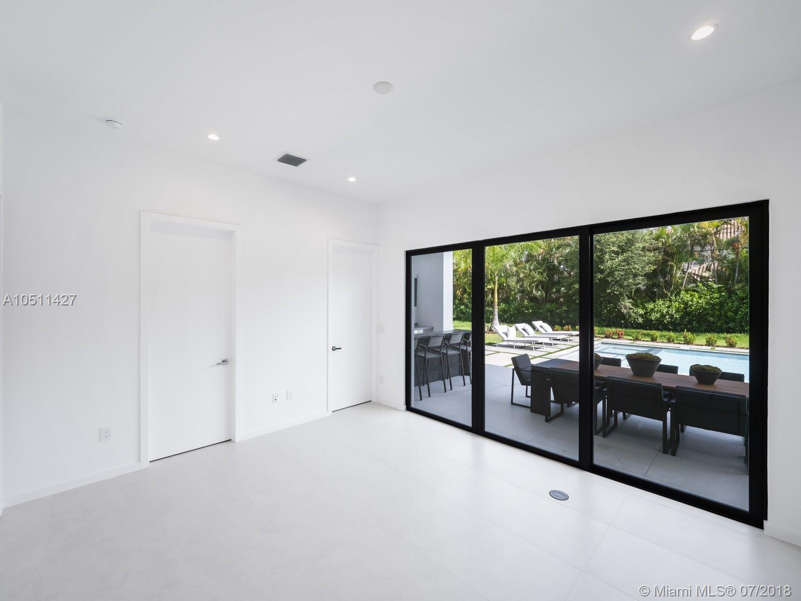 COLLINS HEIGHTS - Residential