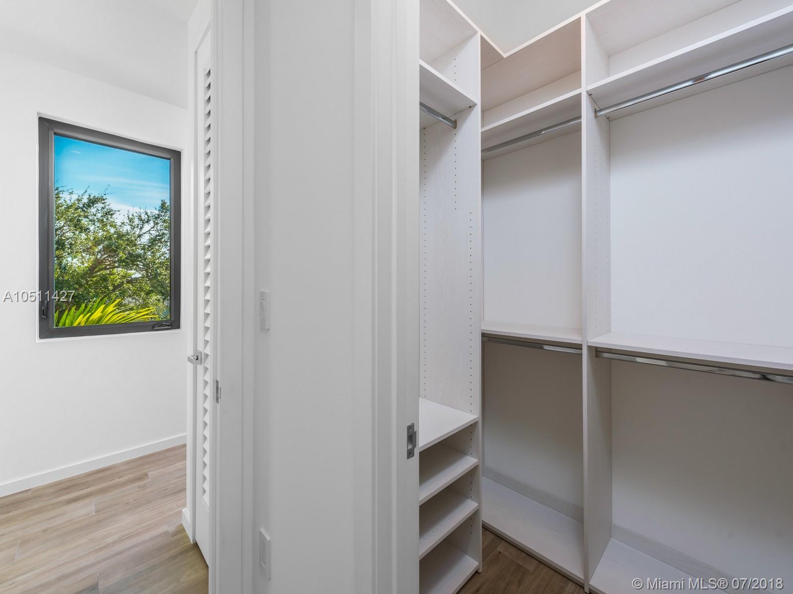 COLLINS HEIGHTS - Residential