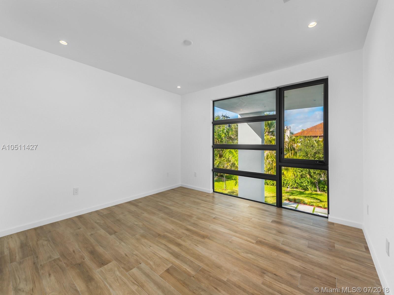 COLLINS HEIGHTS - Residential