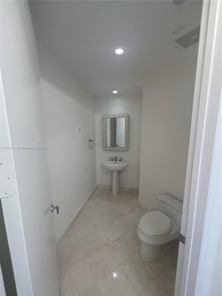 TURNBERRY OCEAN COLONY SOU - Residential Lease