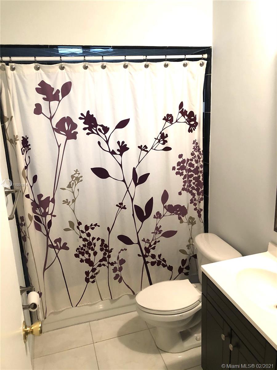 EAST LAKE TOWNHOMES PER D - Residential Lease