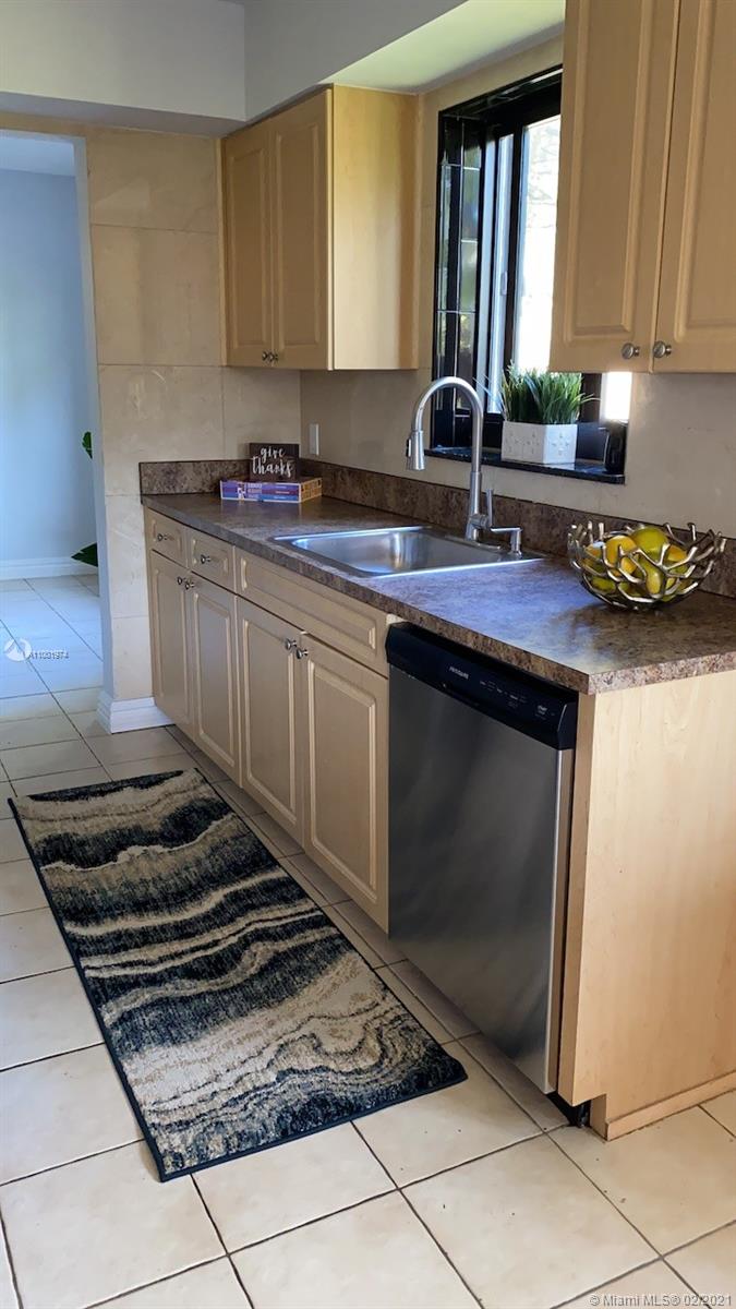 EAST LAKE TOWNHOMES PER D - Residential Lease