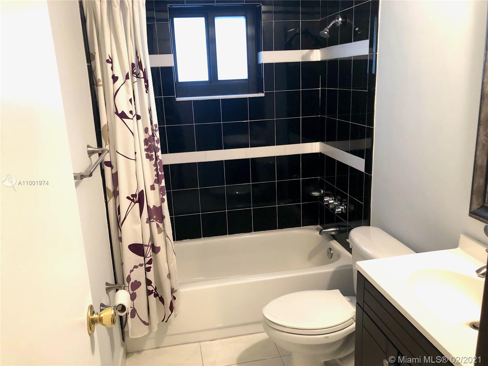 EAST LAKE TOWNHOMES PER D - Residential Lease