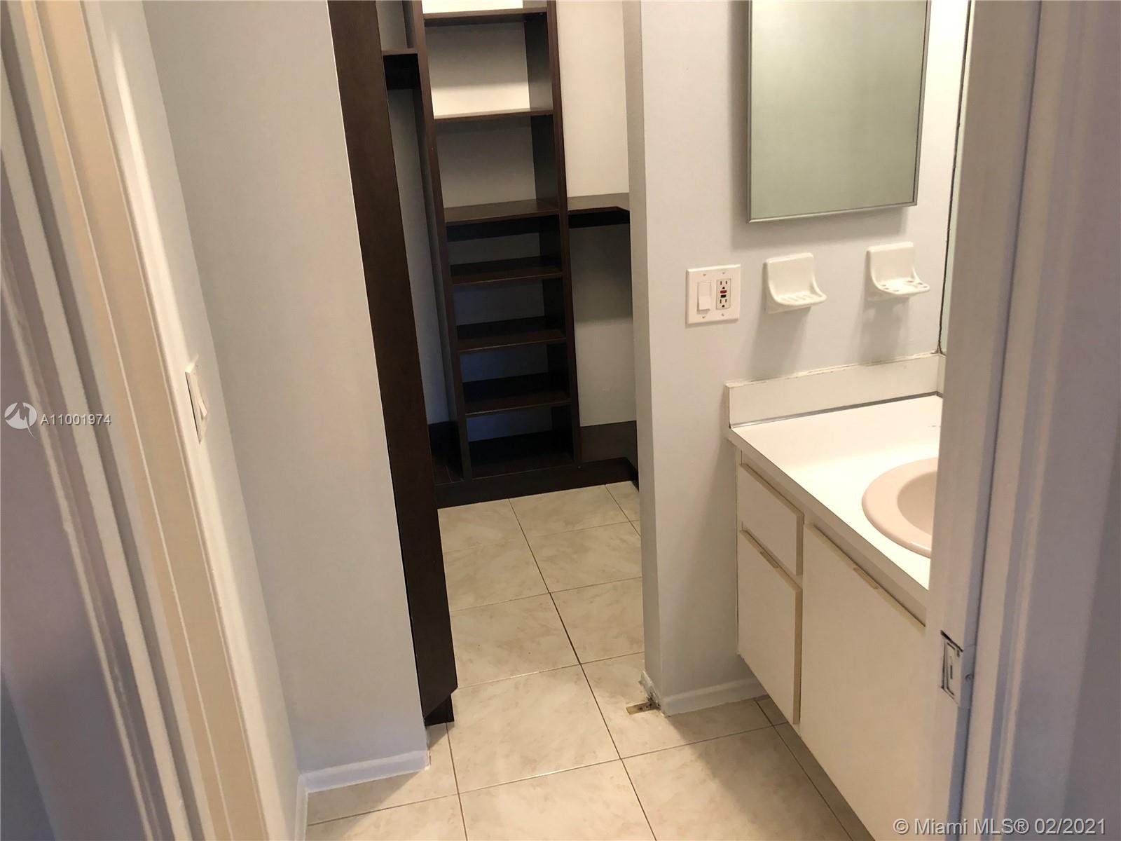 EAST LAKE TOWNHOMES PER D - Residential Lease