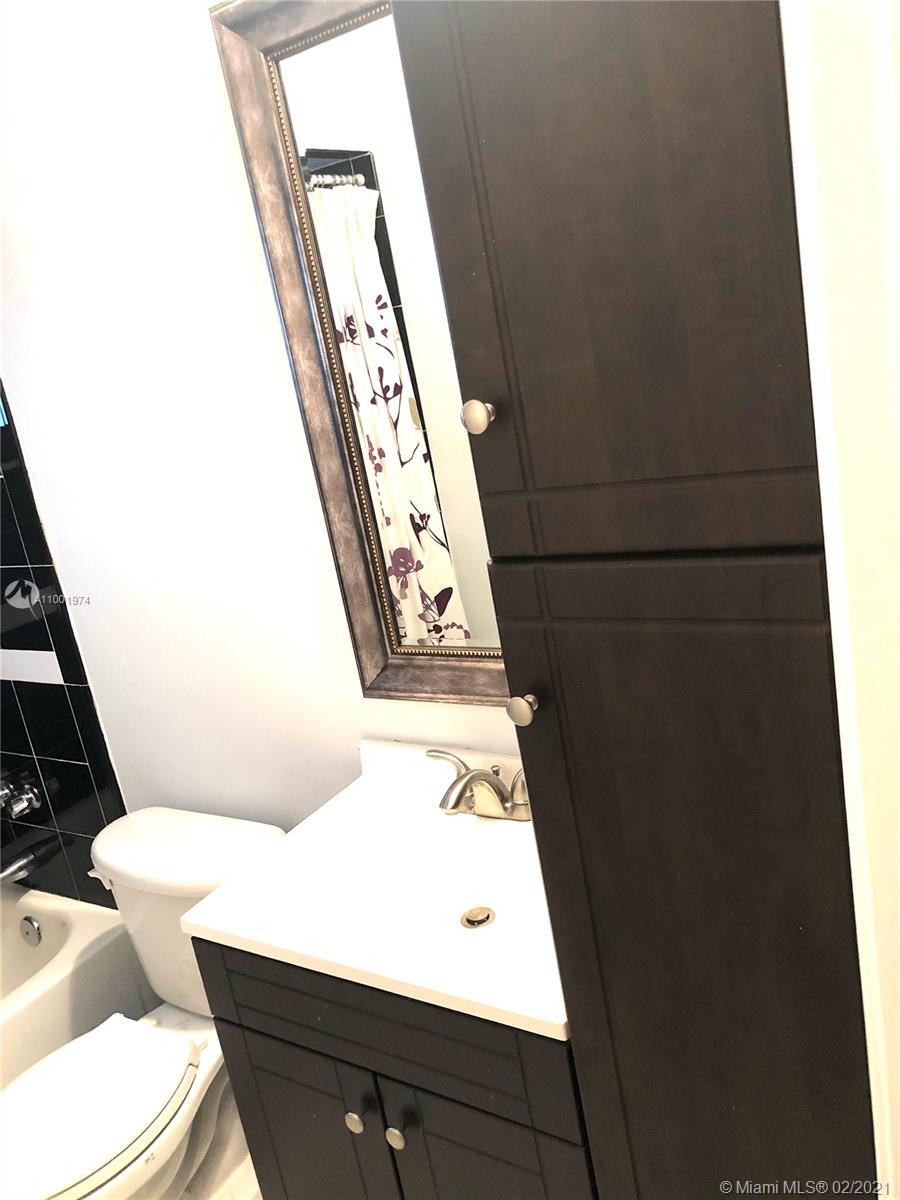 EAST LAKE TOWNHOMES PER D - Residential Lease