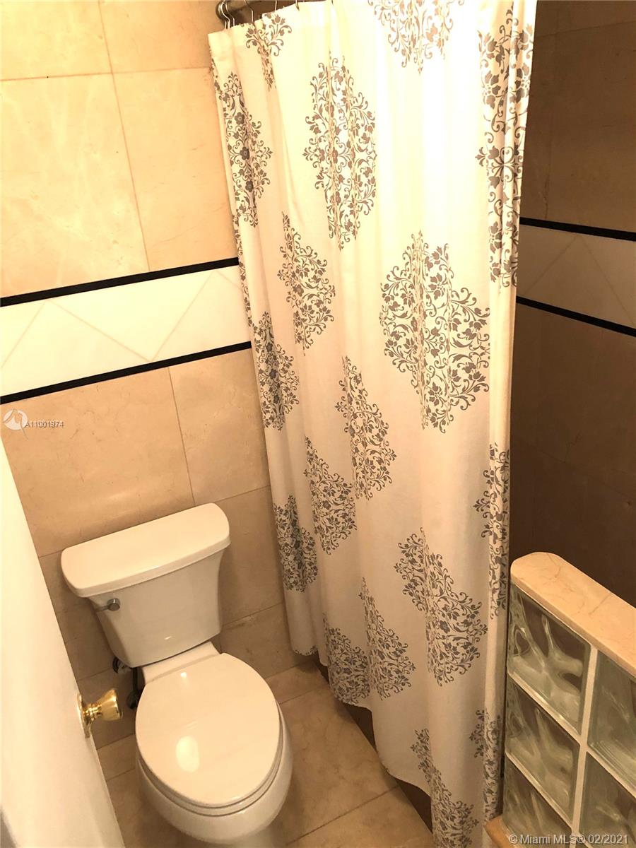 EAST LAKE TOWNHOMES PER D - Residential Lease