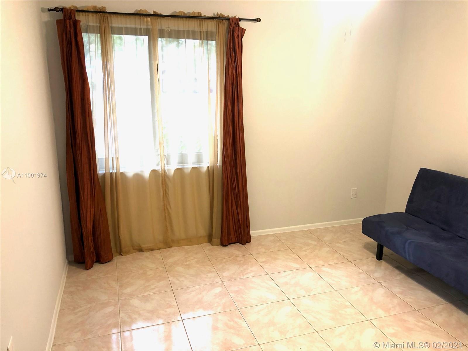 EAST LAKE TOWNHOMES PER D - Residential Lease