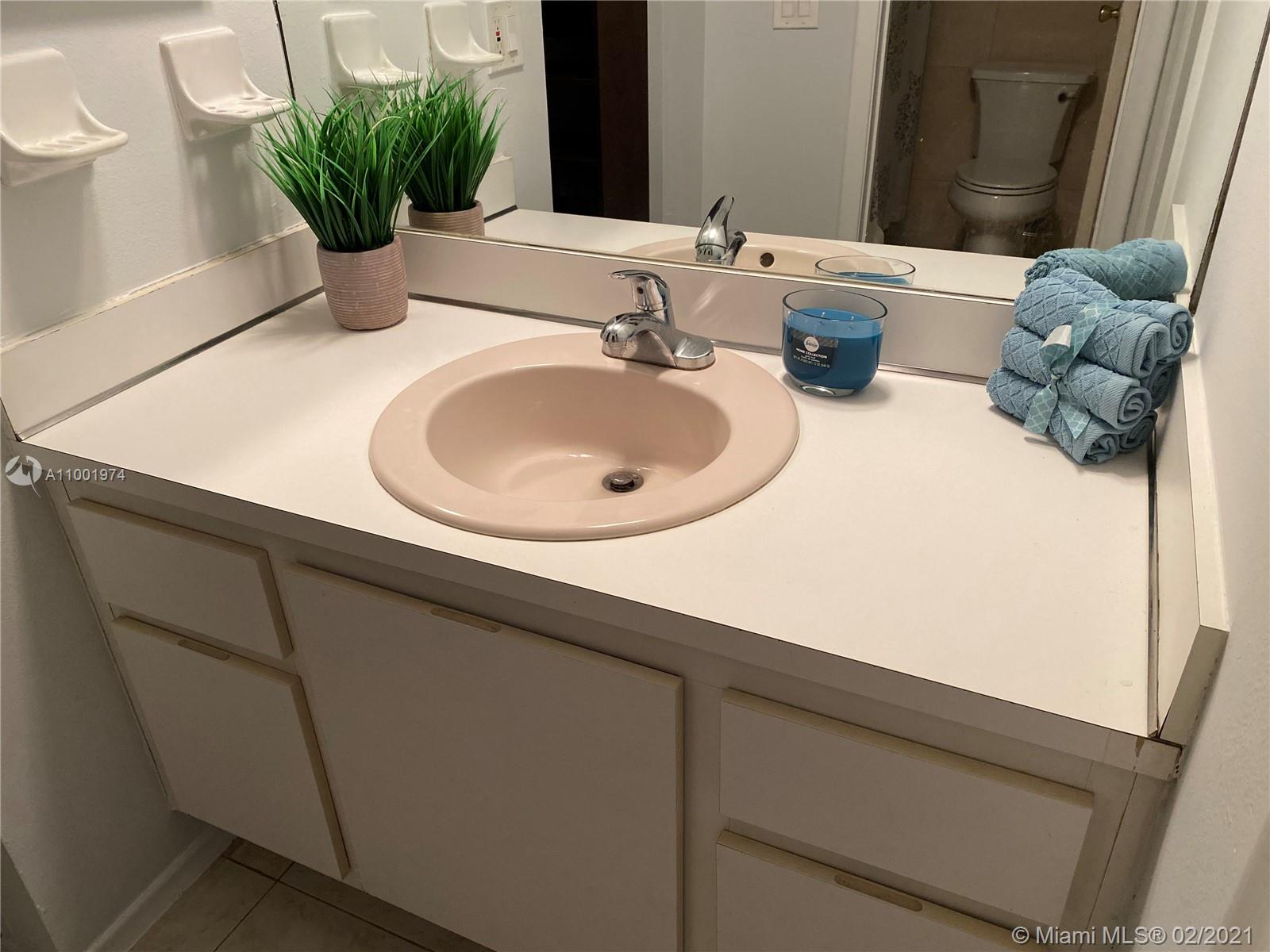 EAST LAKE TOWNHOMES PER D - Residential Lease