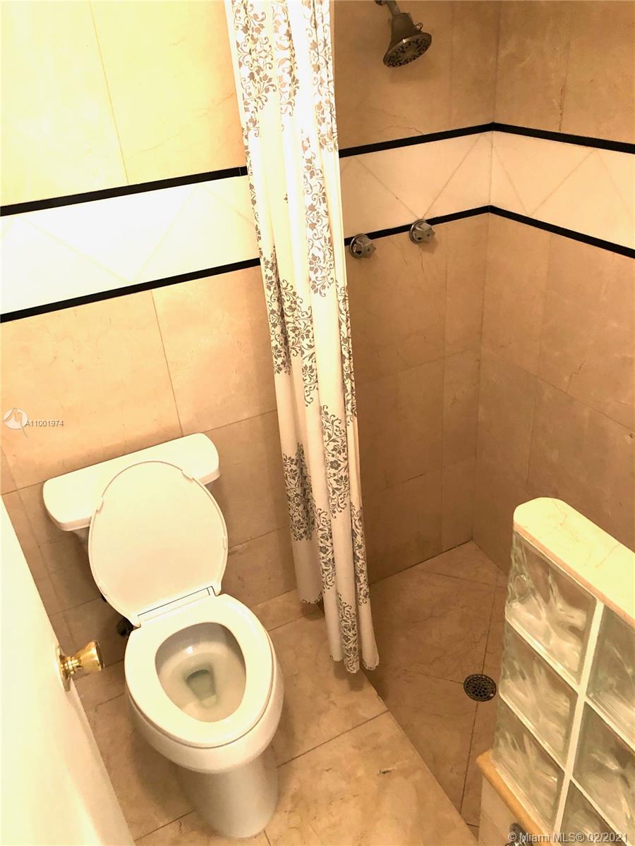 EAST LAKE TOWNHOMES PER D - Residential Lease