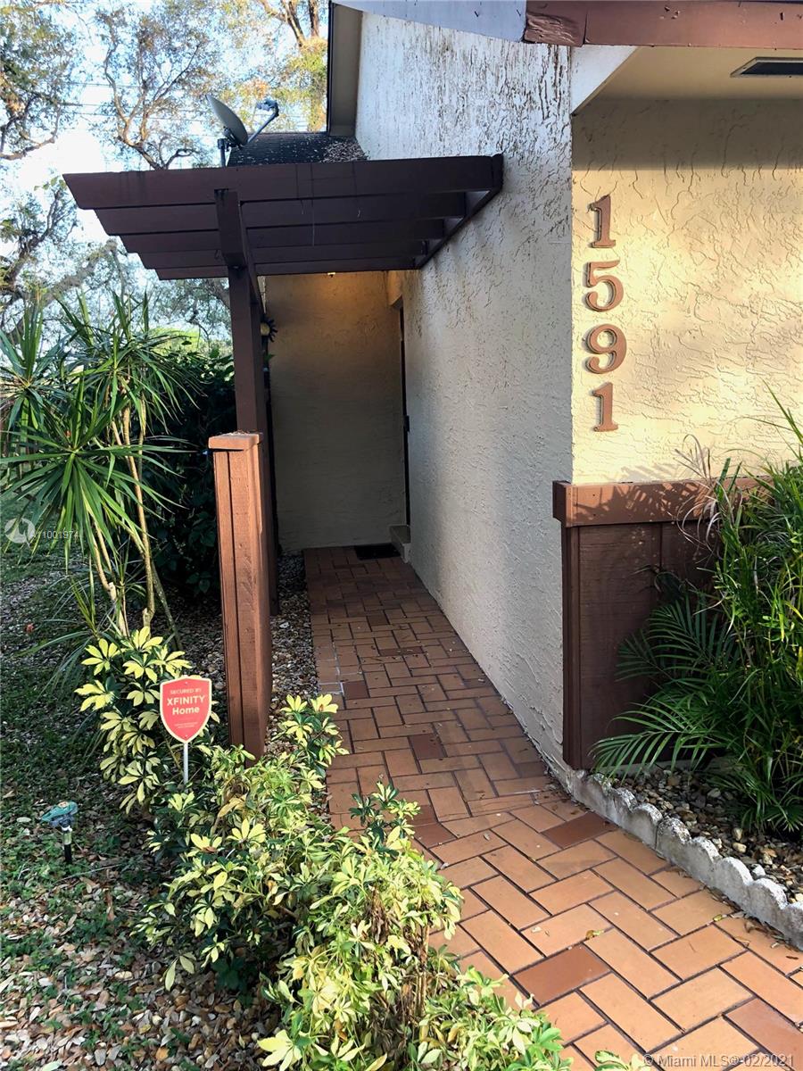 EAST LAKE TOWNHOMES PER D - Residential Lease