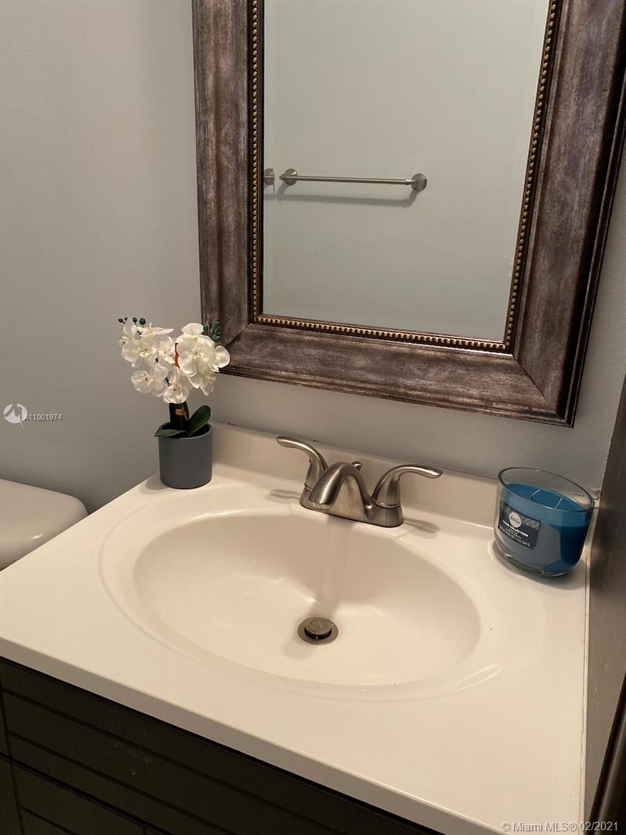 EAST LAKE TOWNHOMES PER D - Residential Lease